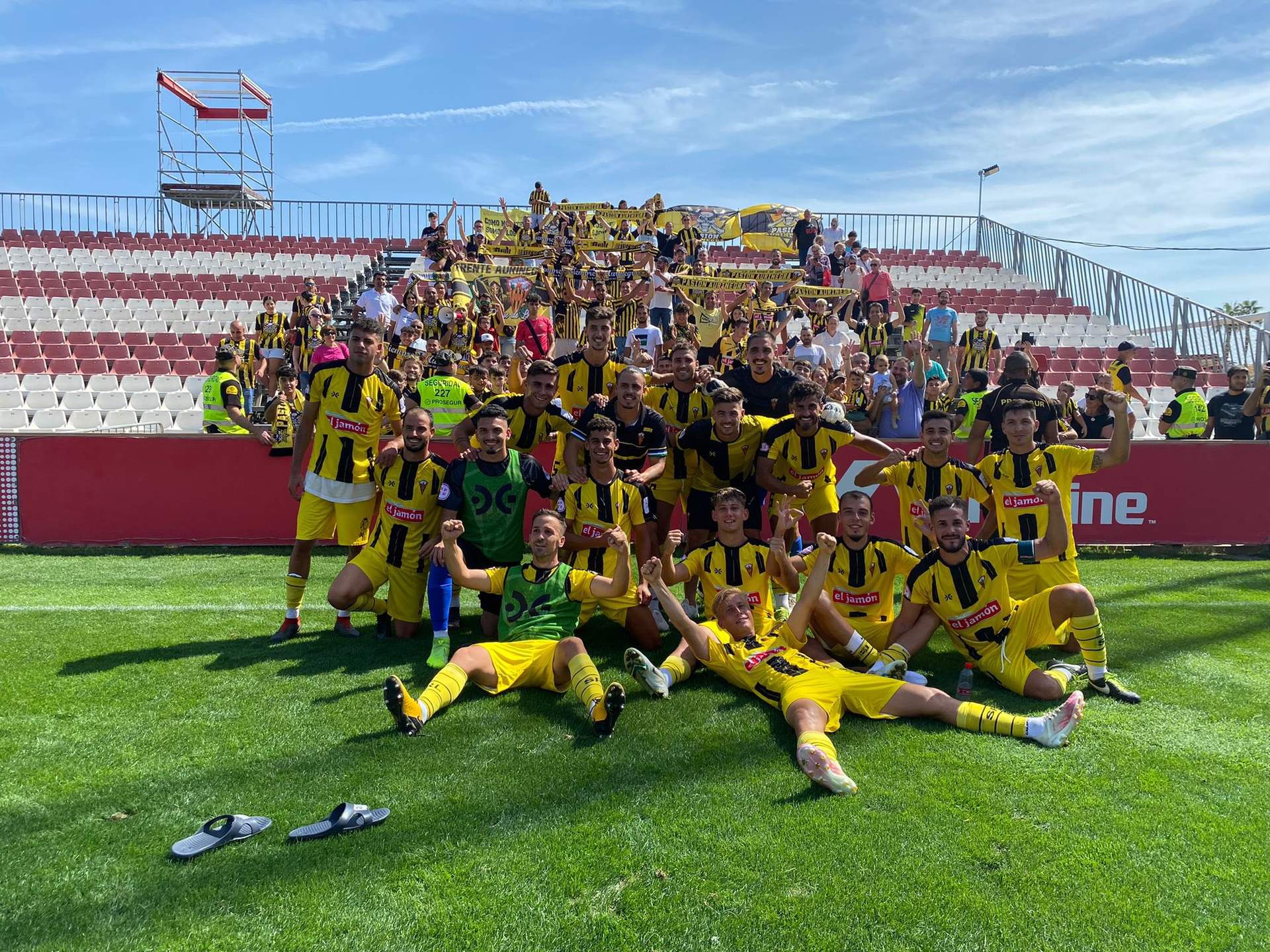 El San Roque celebra su primer triunfo.