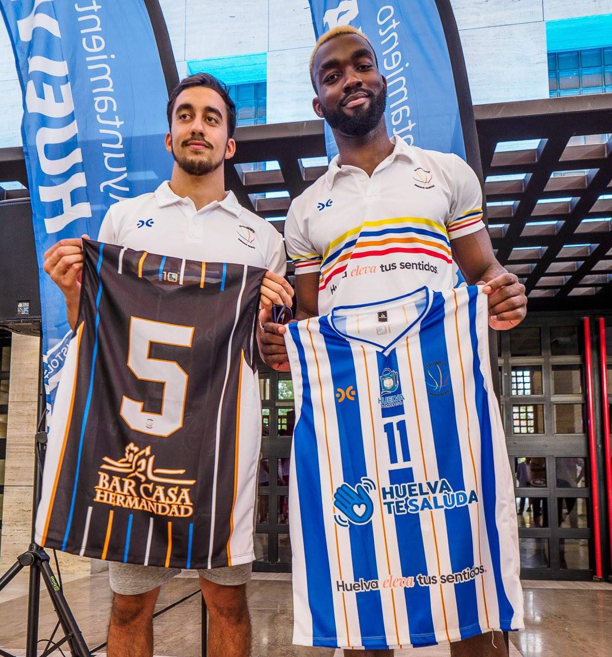 Las nuevas equipaciones el Enrique Benítez.