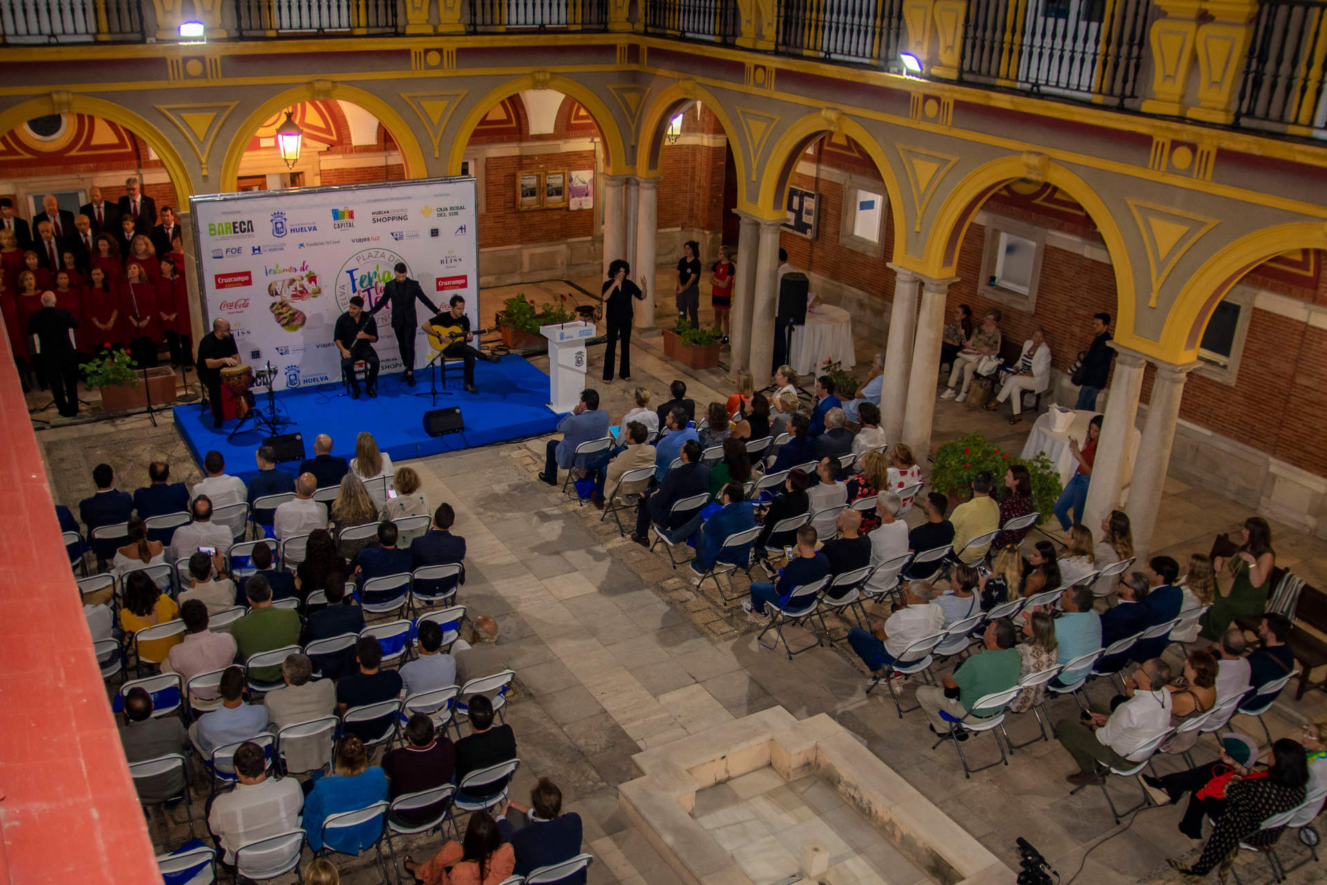 Importantes personalidades del mundo de la gastronomía acompañaron a la modelo y actriz onubense