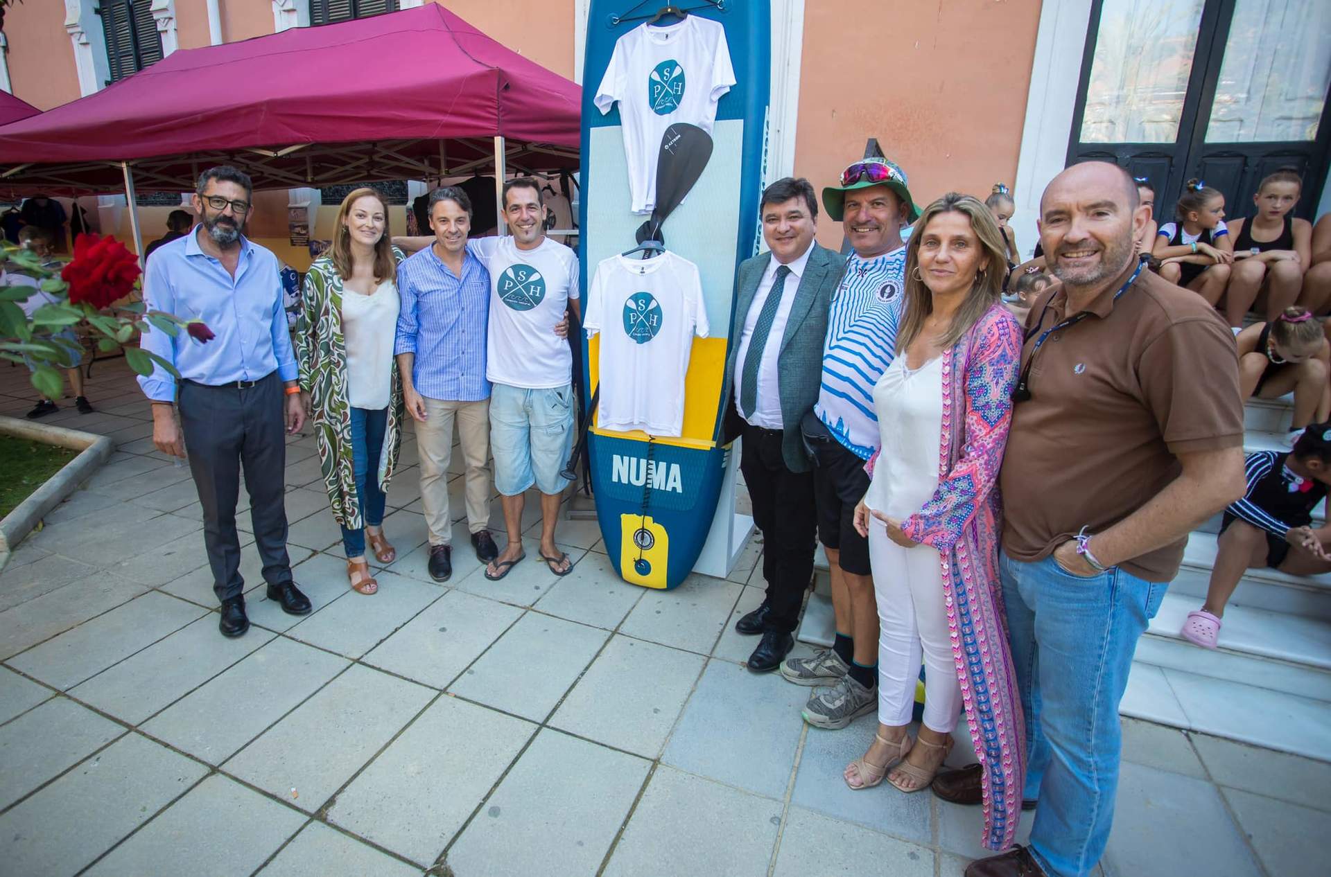 La comitiva municipal durante la inauguración