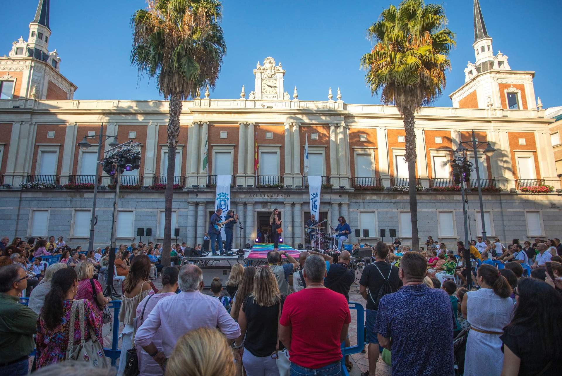 Numeroso público disfrutó de los desfiles de moda