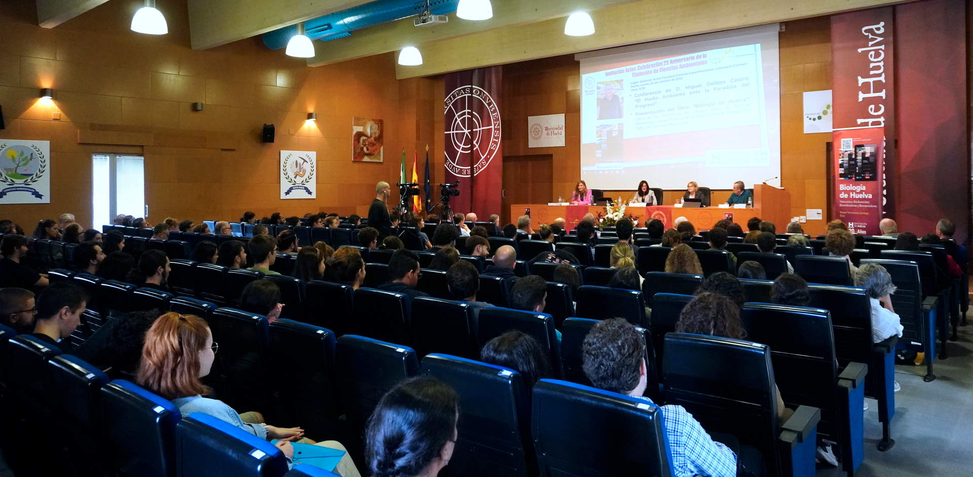 Conferencia de Delibes en le UHU
