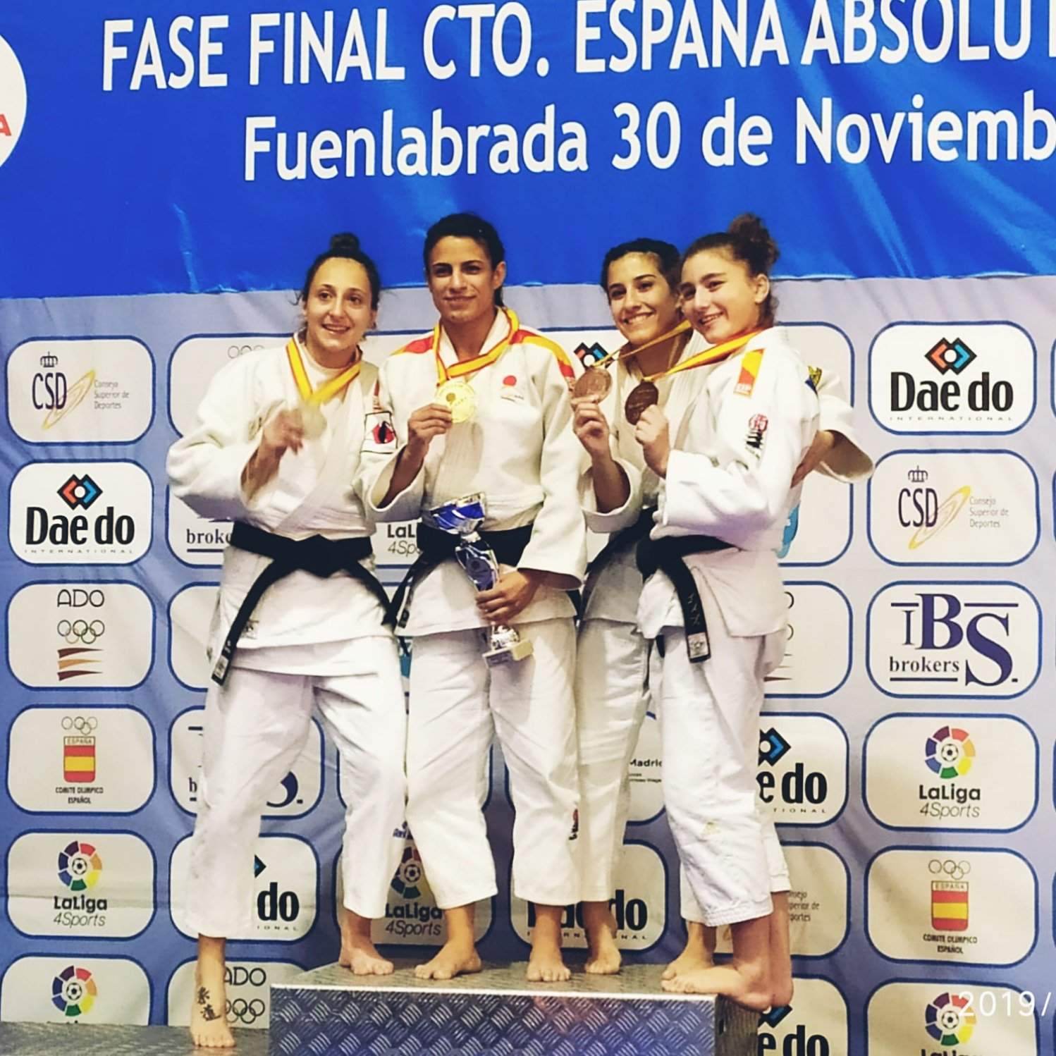 La onubense Cinta García con su medalla de Campeona de España.