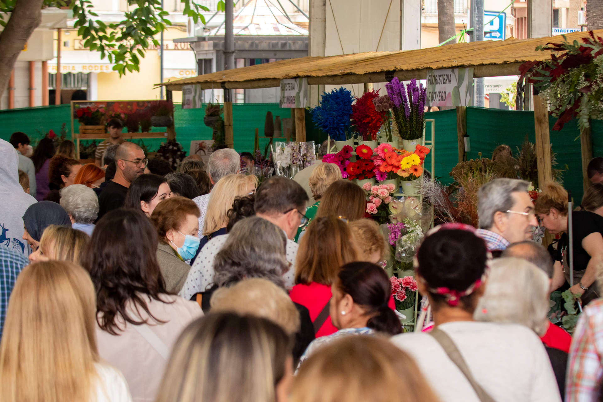 Mercado de las Flores en plena actividad esta tarde