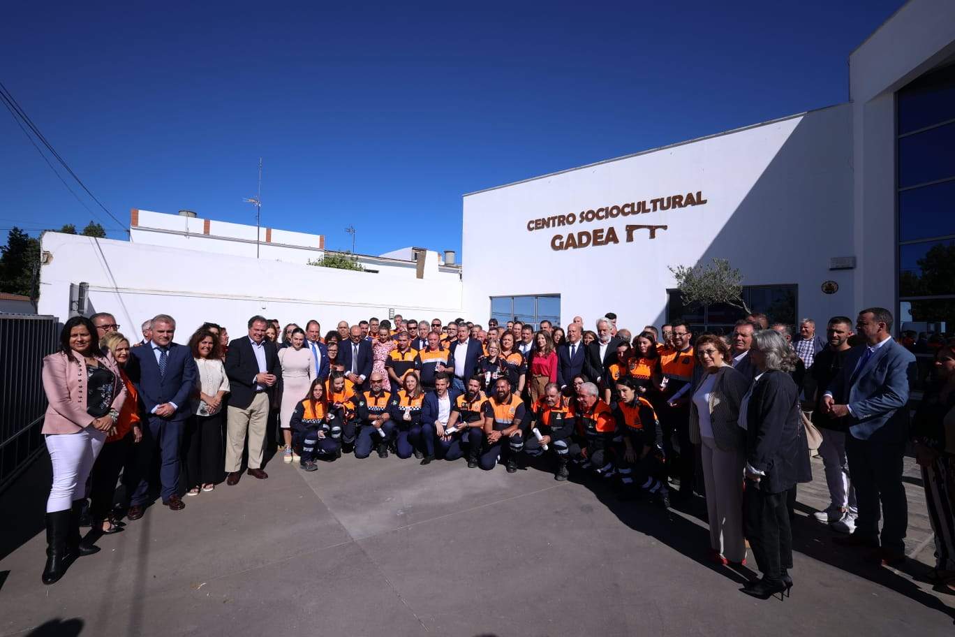 Foto familia en el acto de Villarrasa.