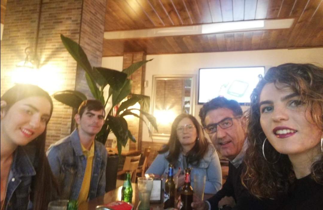 De asueto junto a los suyos.