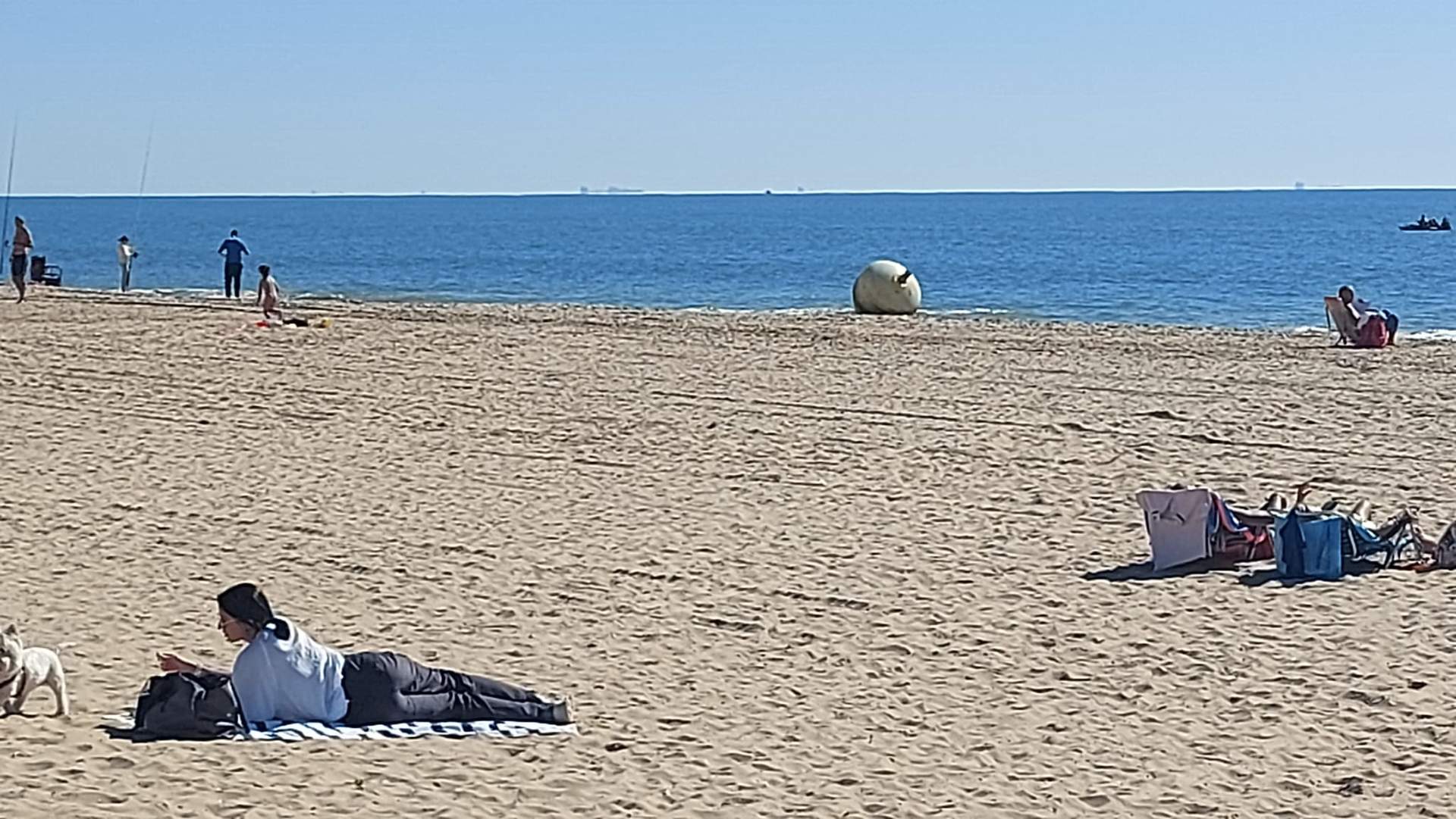Fata Morgana en La Bota, al fondo
