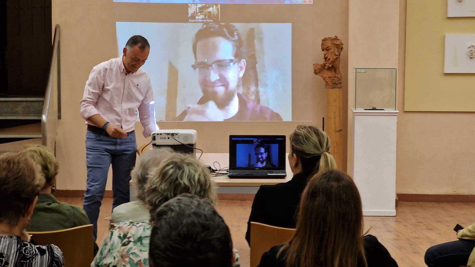 El asiriólogo, Daniel Sánchez, intervino en la presentación