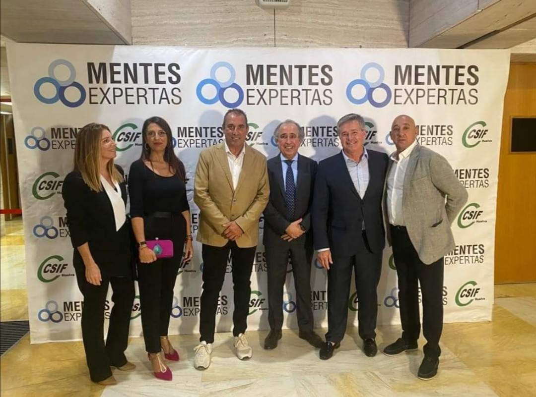 En un acto conferencia de Mentes Expertas