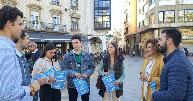 Encuentro con los jóvenes en el centro.