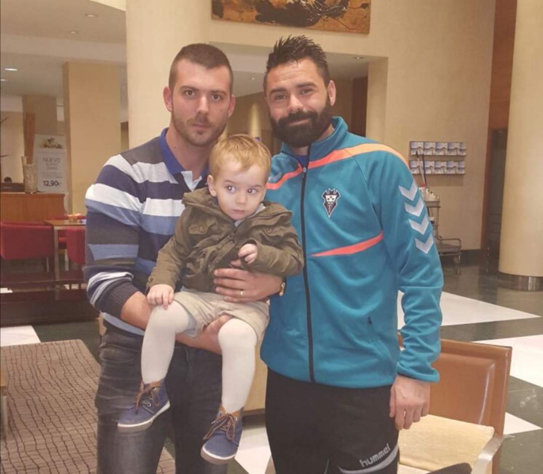 Con un amigo y su hijo