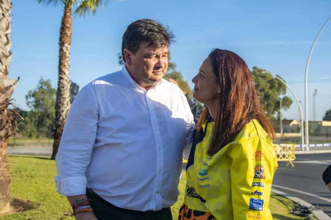 Gabriel Cruz y la madre del piloto, en el acto