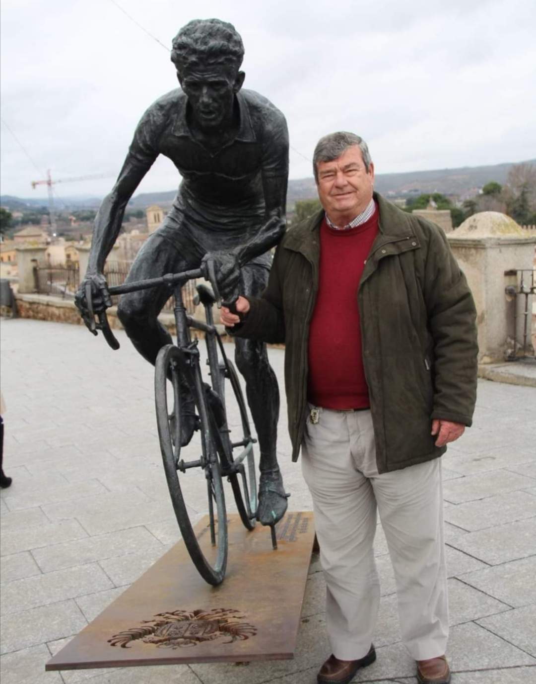 Junto a Bahamontes