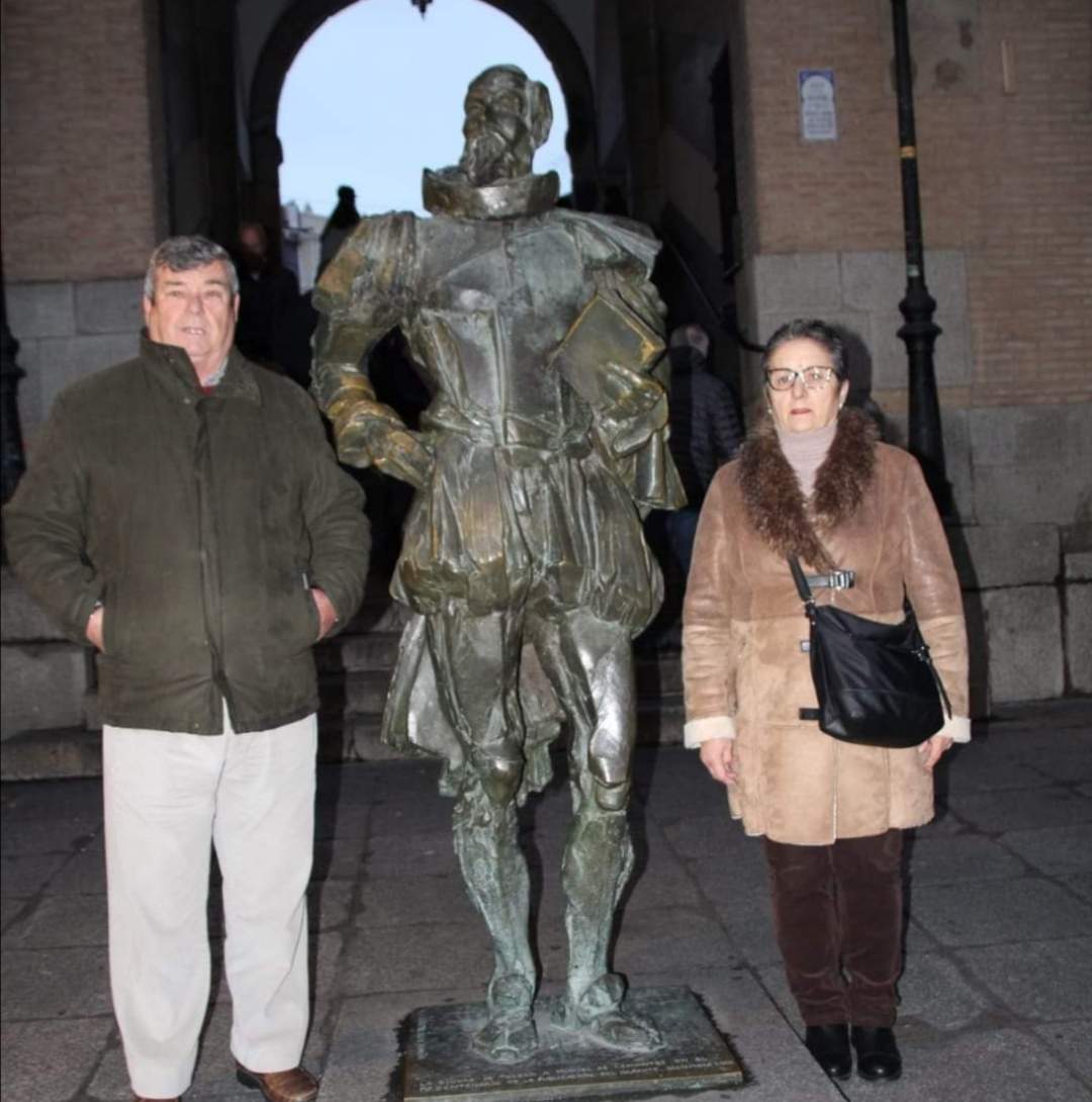 En un viaje junto a su mujer