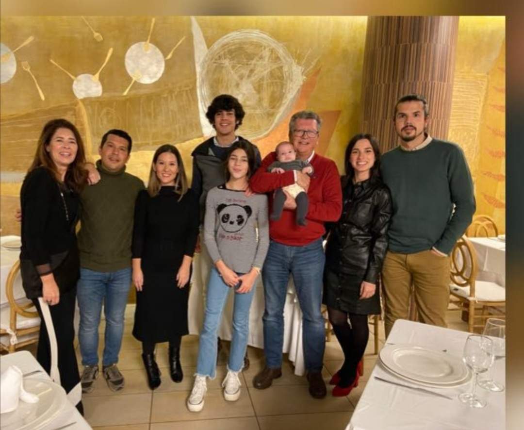 Junto a su familia y amigos