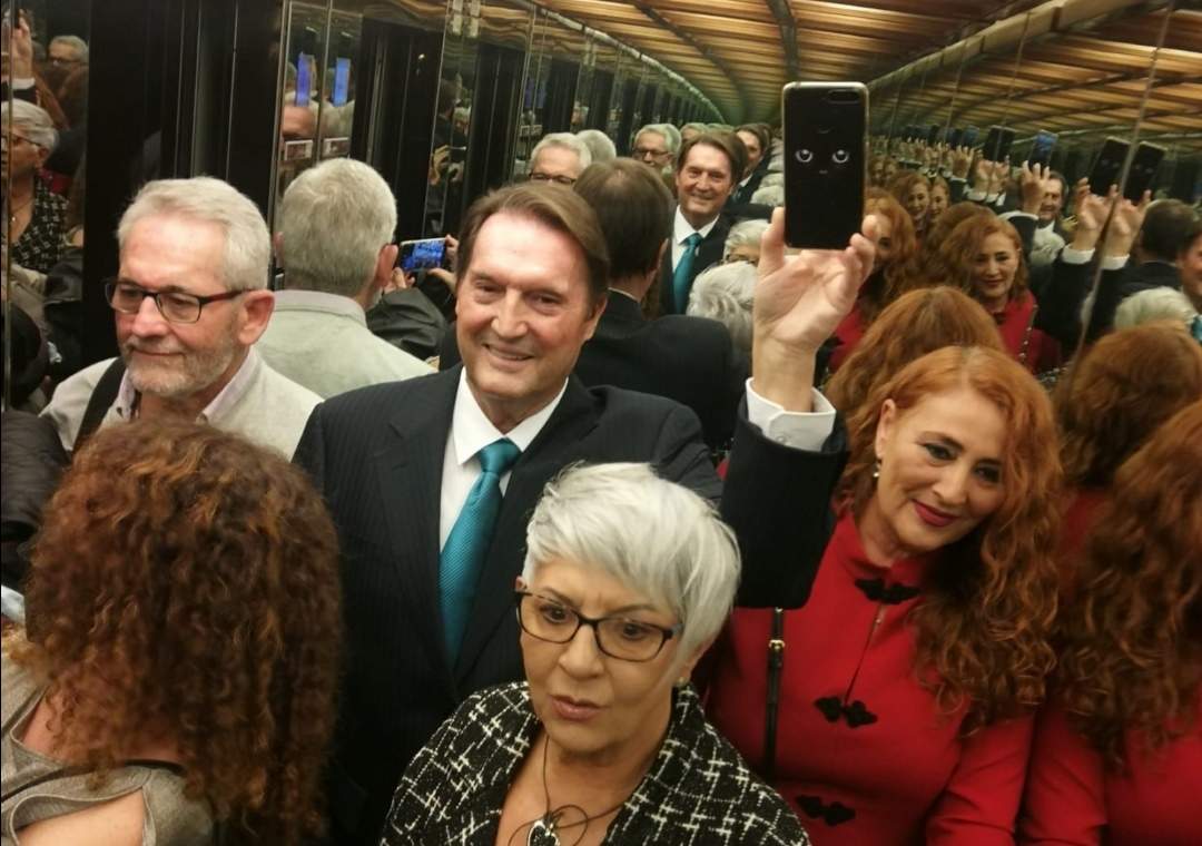 Mostrando el Teléfono, su reto diario