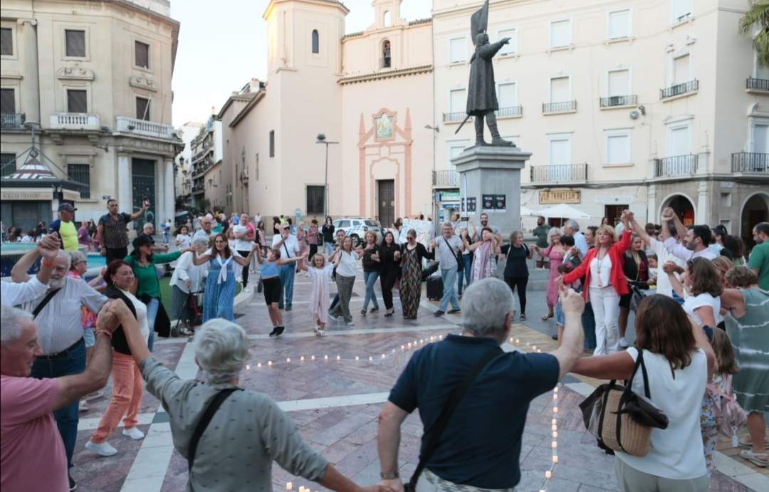En el centro, en un acto