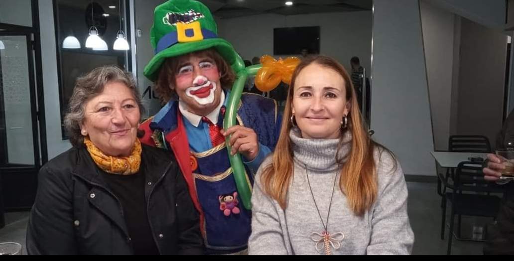 Con el público que acide a la Plaza de las Monjas.