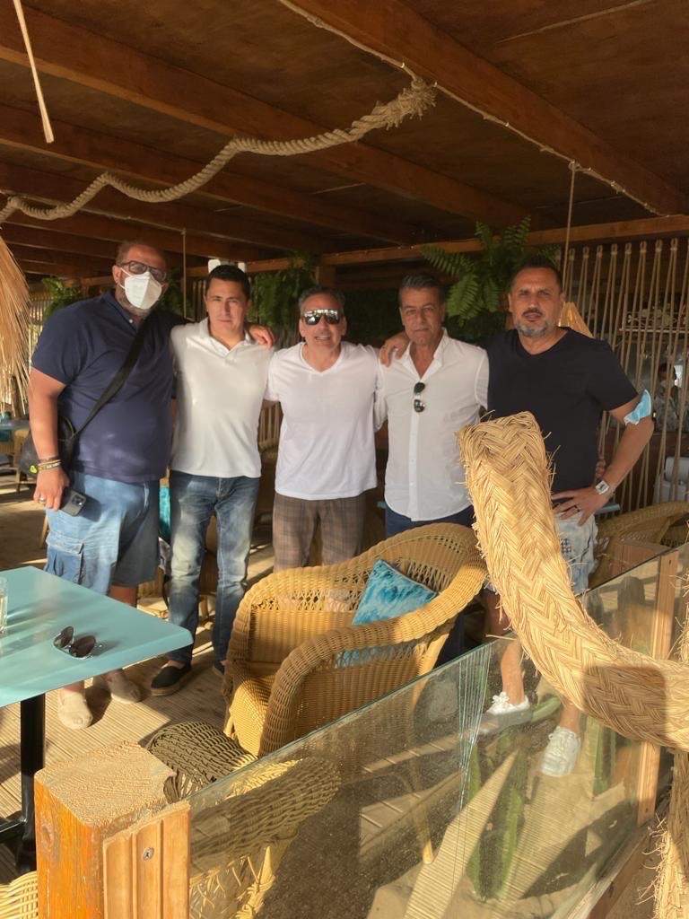 Con un grupo de amigos