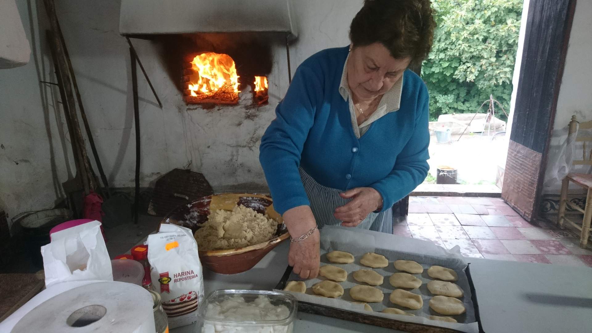 A mano y en horno antiguo de leña de los de toda la vida