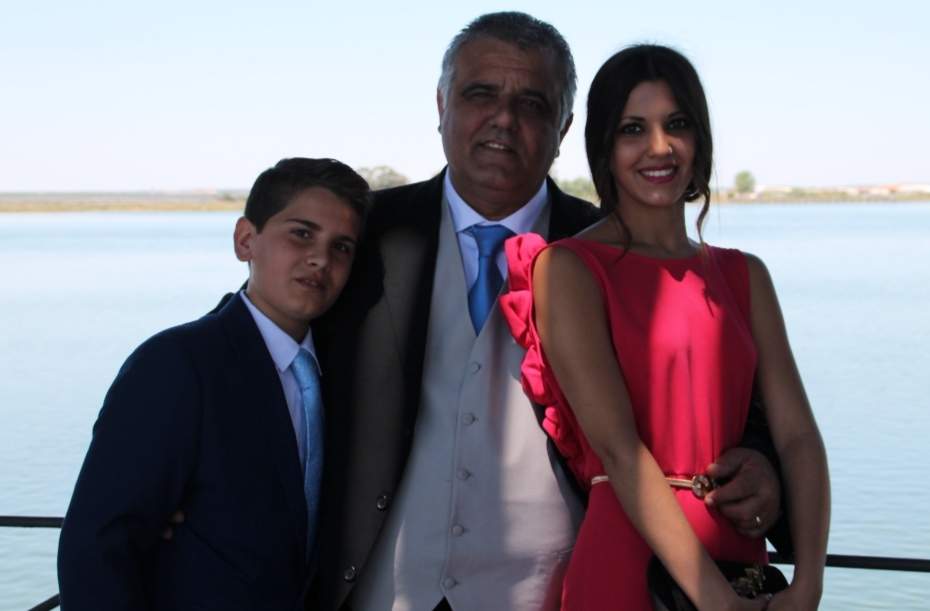Rafael Quiñones junto a sus hijos