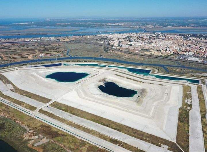 Extensión que ocupan los residuos de fosfoyesos, similar al tamaño de la capital