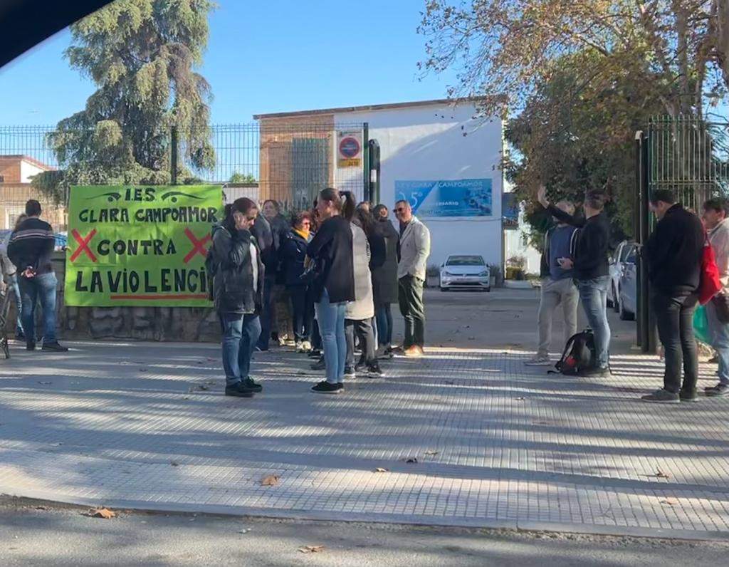 Entrada del IES Clara Campoamor