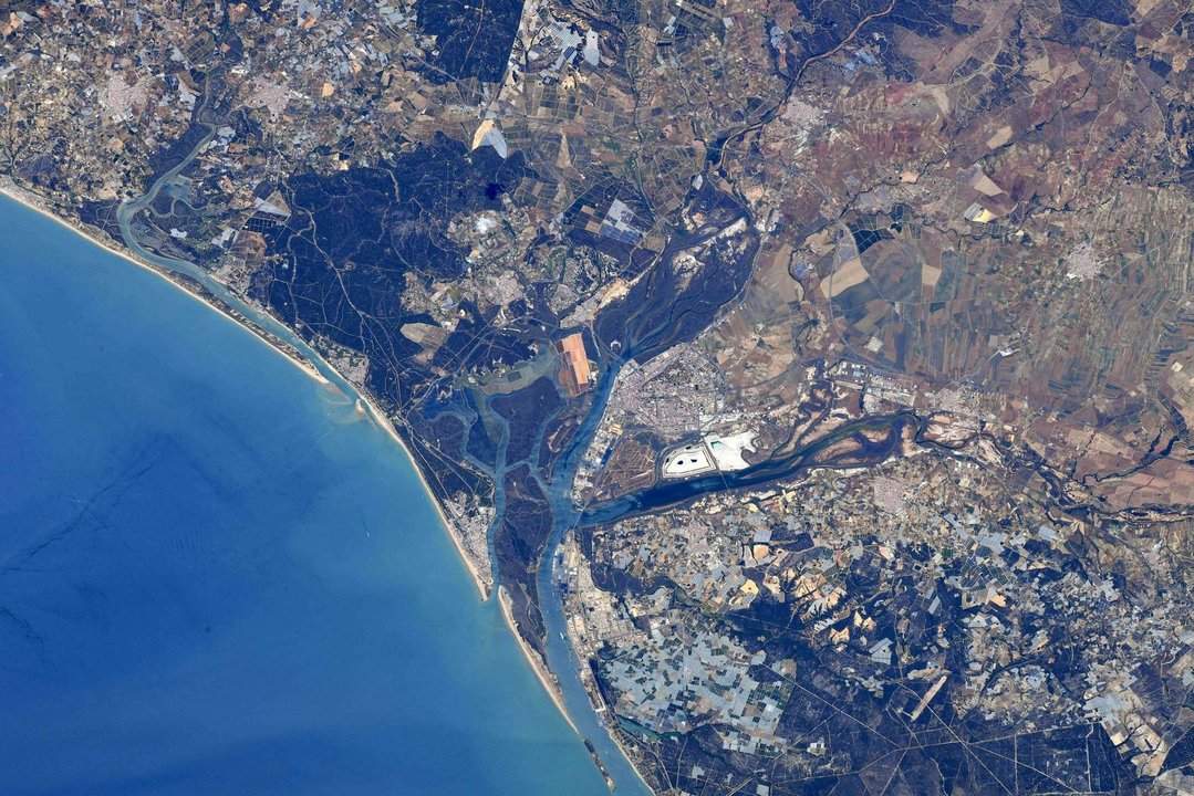 Fosfoyesos, en blanco, vistos desde el espacio
