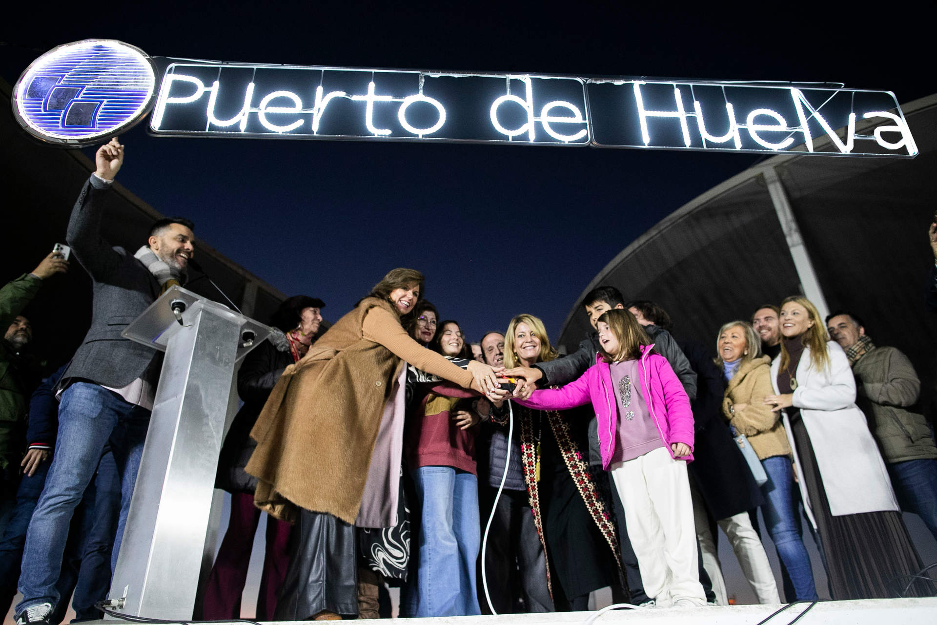 Encendido del alumbrado navideño en la zona del Puerto