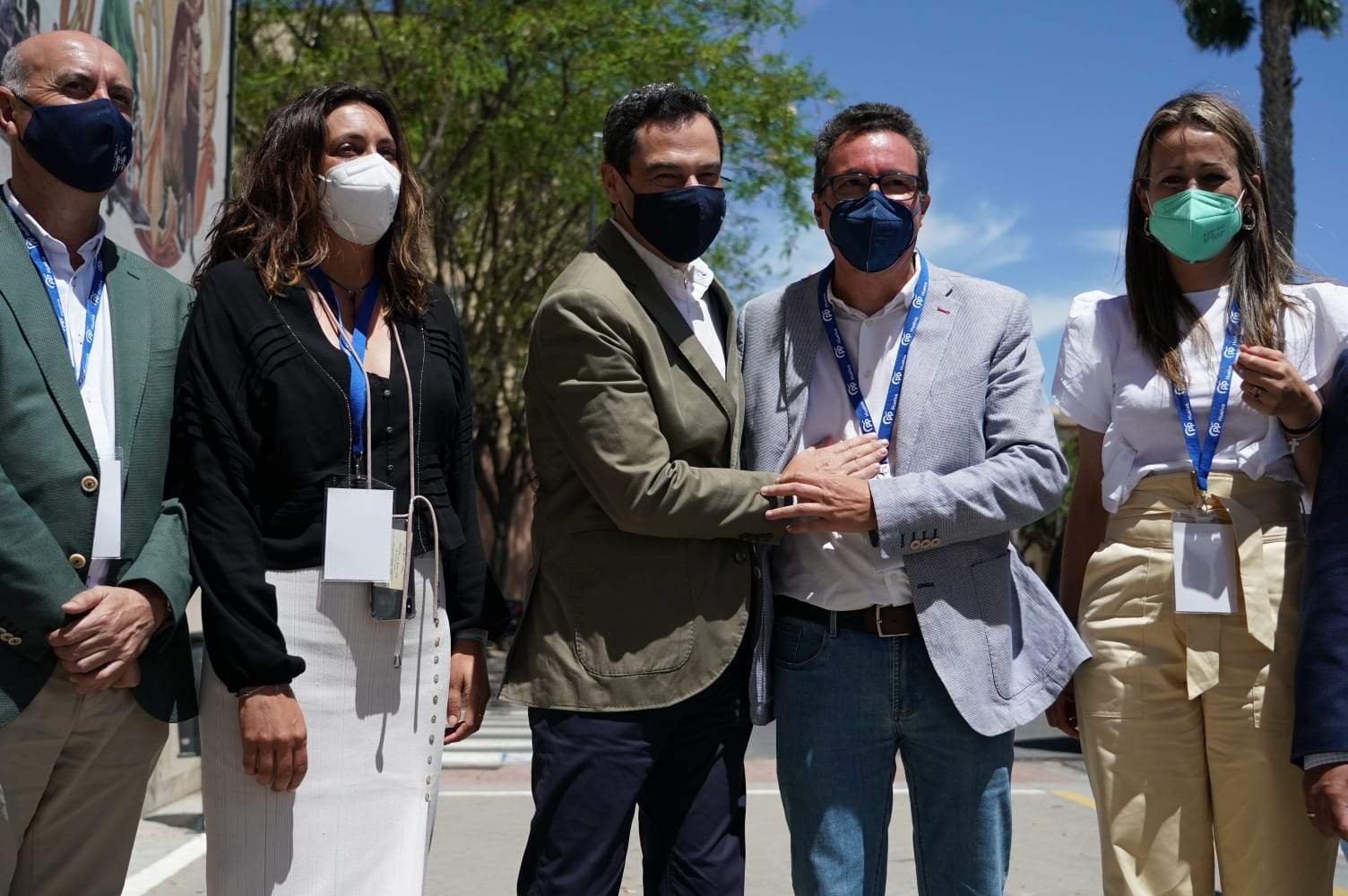 Dirigentes del PP de Huelva con Juanma MOreno