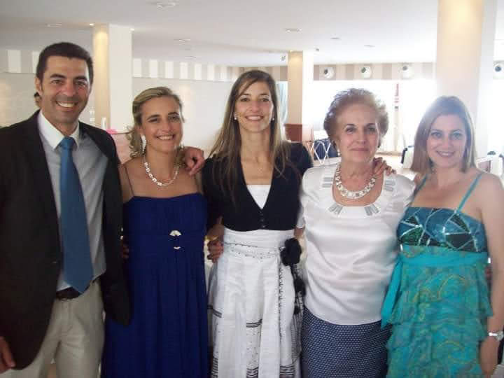 HERMANOS Y SU MADRE