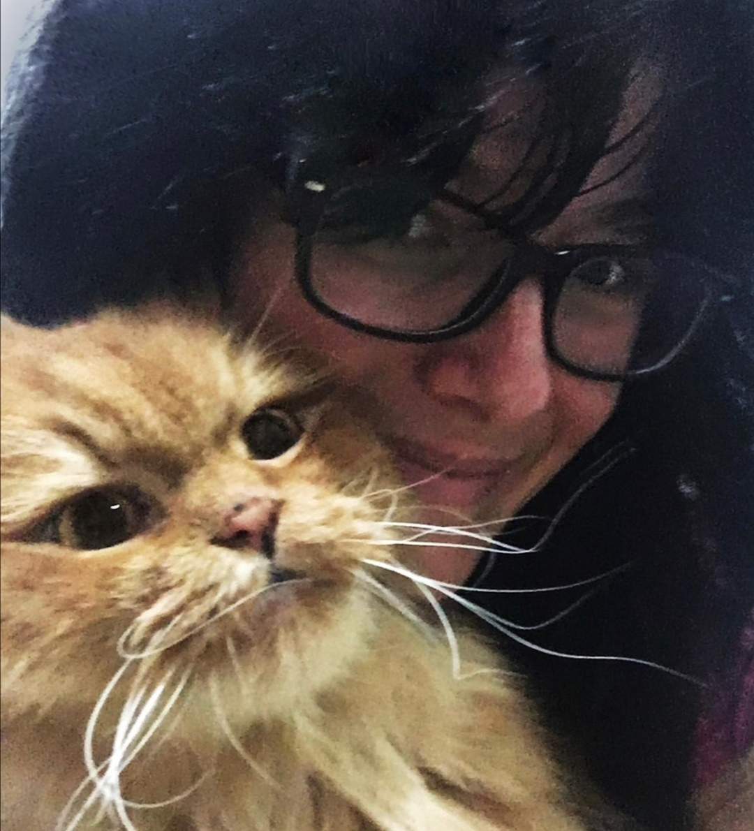 Monak con su gato