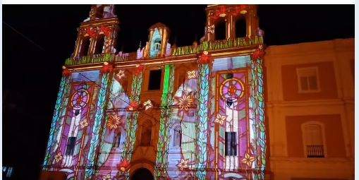 Precioso aspecto de la fachada de la catedral