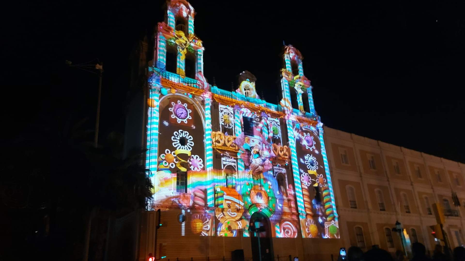 Fachada de La Merced durante la proyección