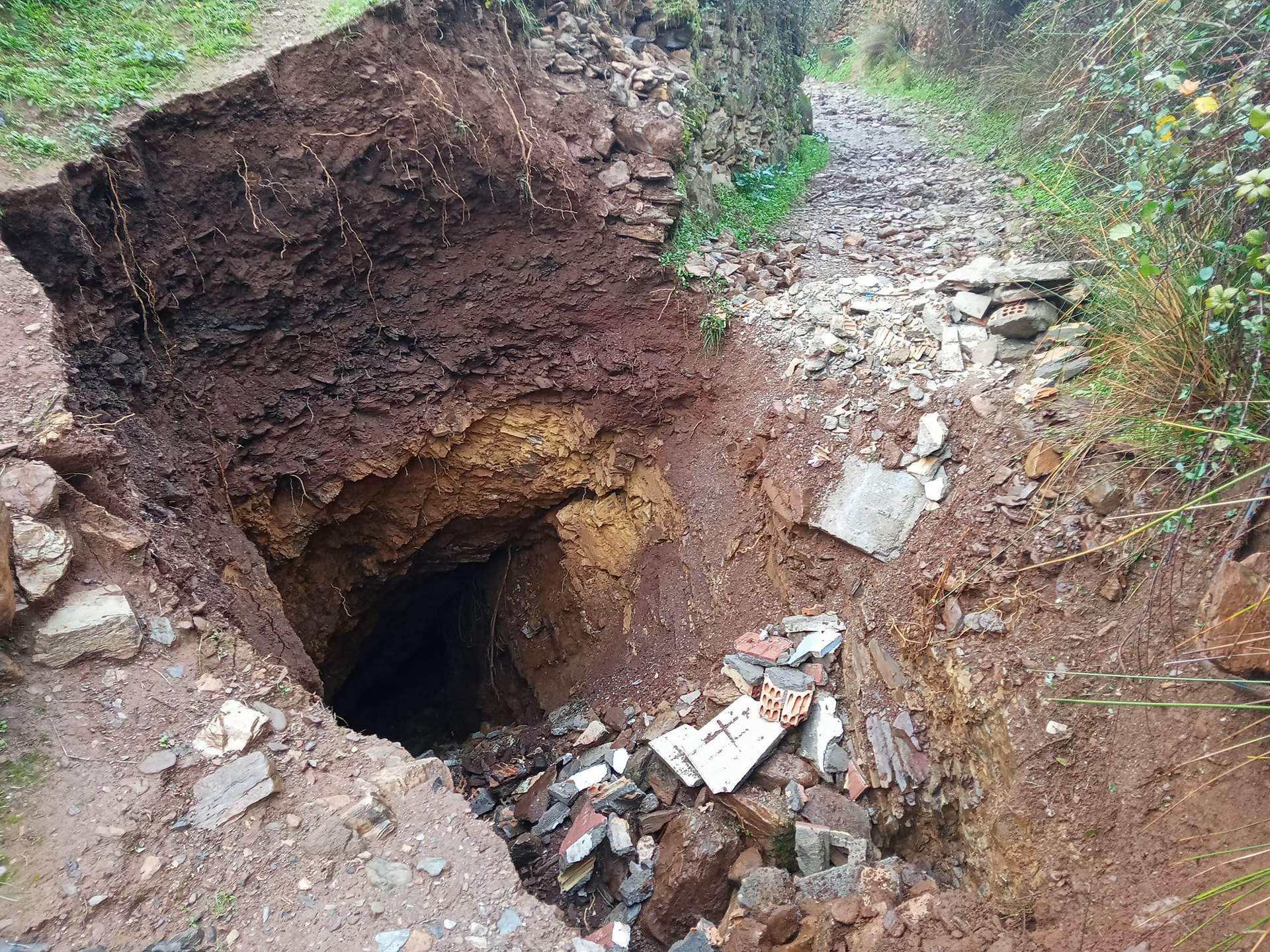 Socavón abierto en el Abismo