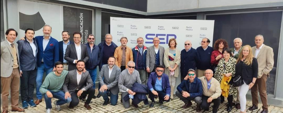 Víctor Ortiz junto a sus compañeros