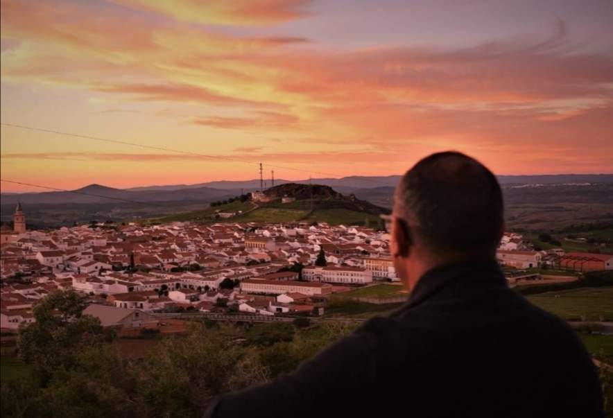 Mirando a su pueblo