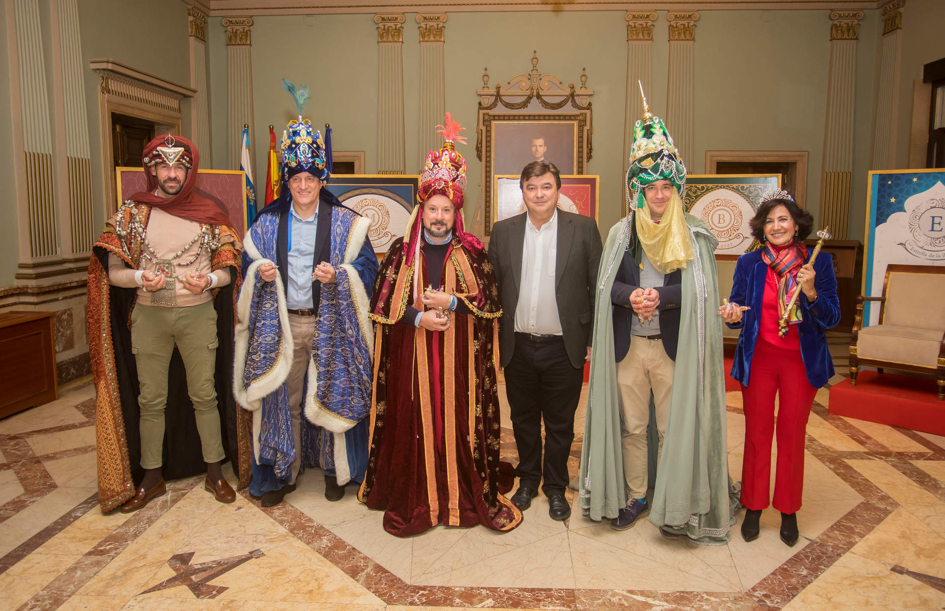 Los Reyes Magos, junto al alcalde de Huelva