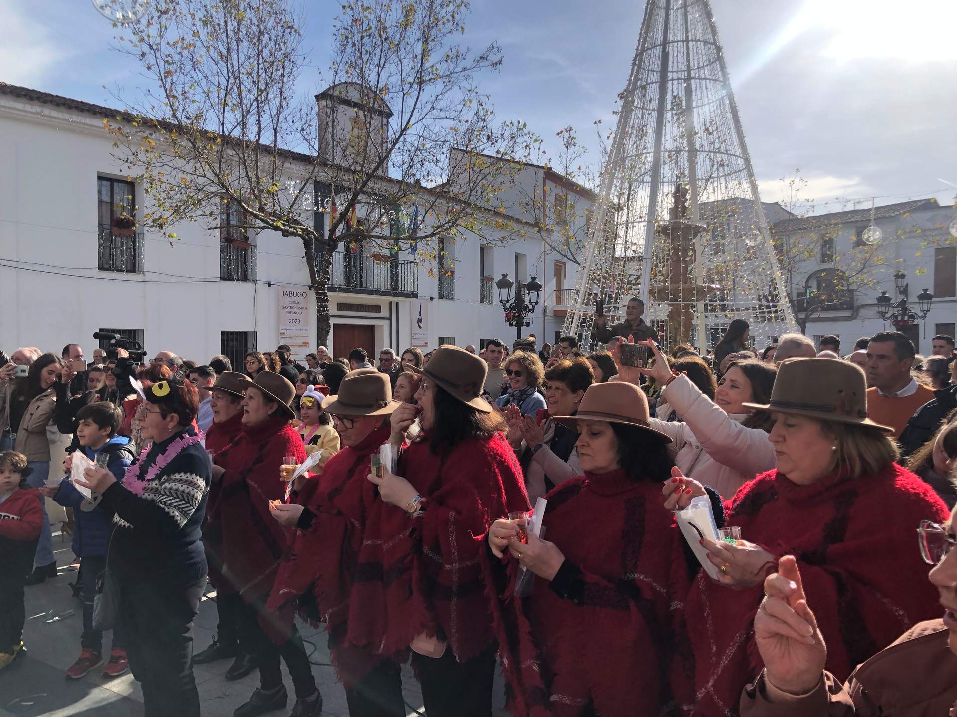 El pueblo de Jabugo, volcado con el año nuevo