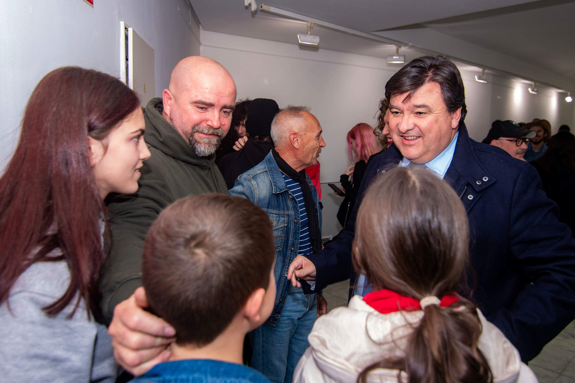 Aula ComboRock, durante la visita del alcalde Gabriel Cruz