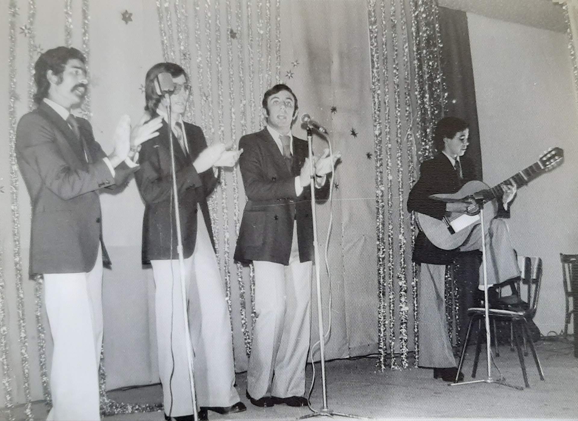 EN SUS PRINCIPIOS CON EL GRUPO ASES FLAMENCOS
