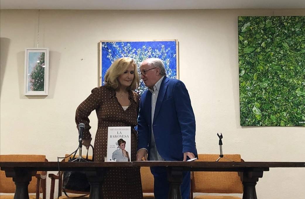 Nieves Herrero junto a Camacho Malo