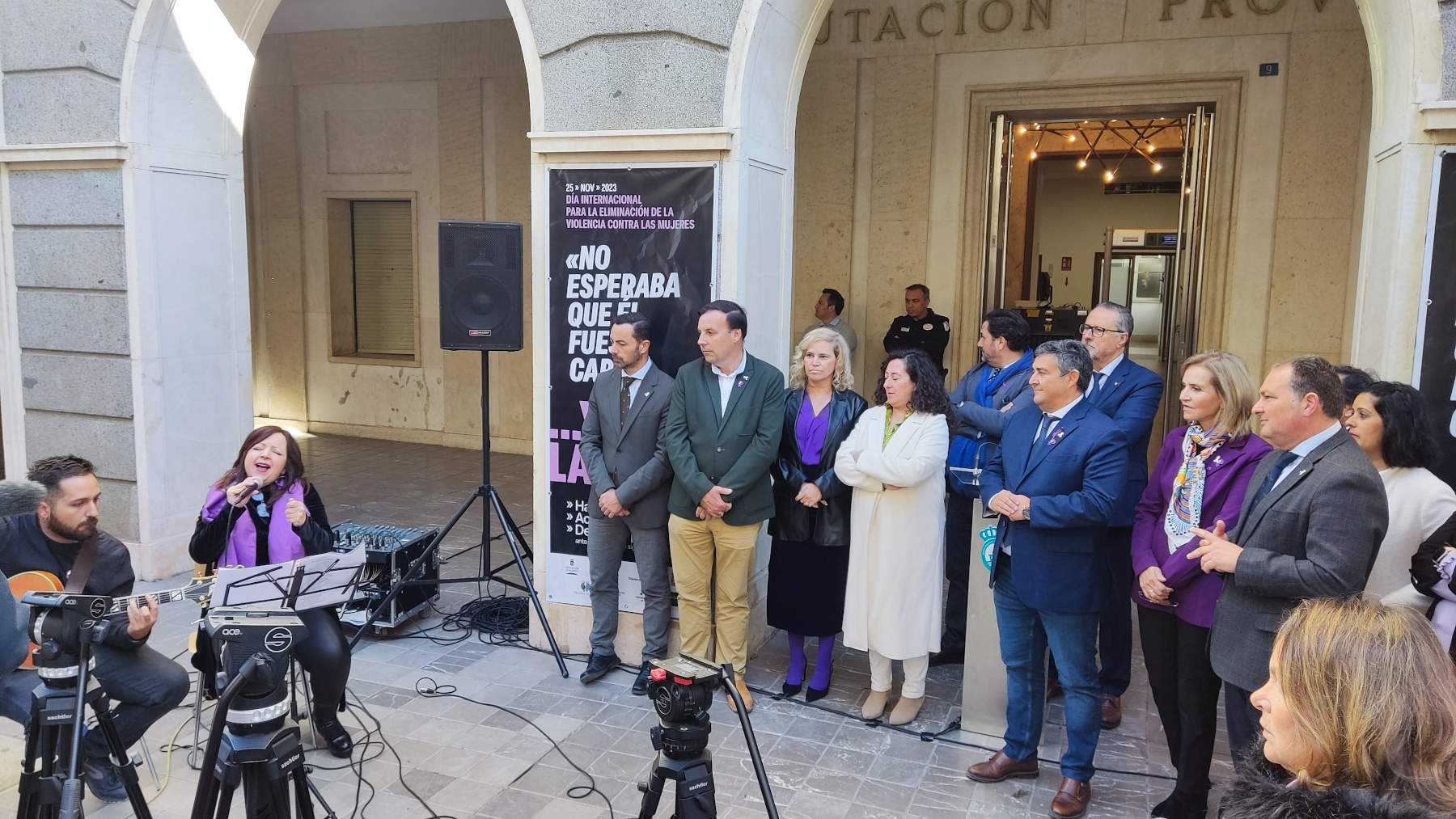 Actuación musical de Vicky Vega y Pousadas