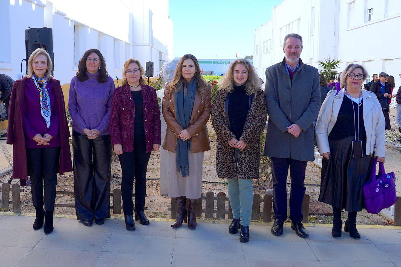 Participantes en el acto de la UHU