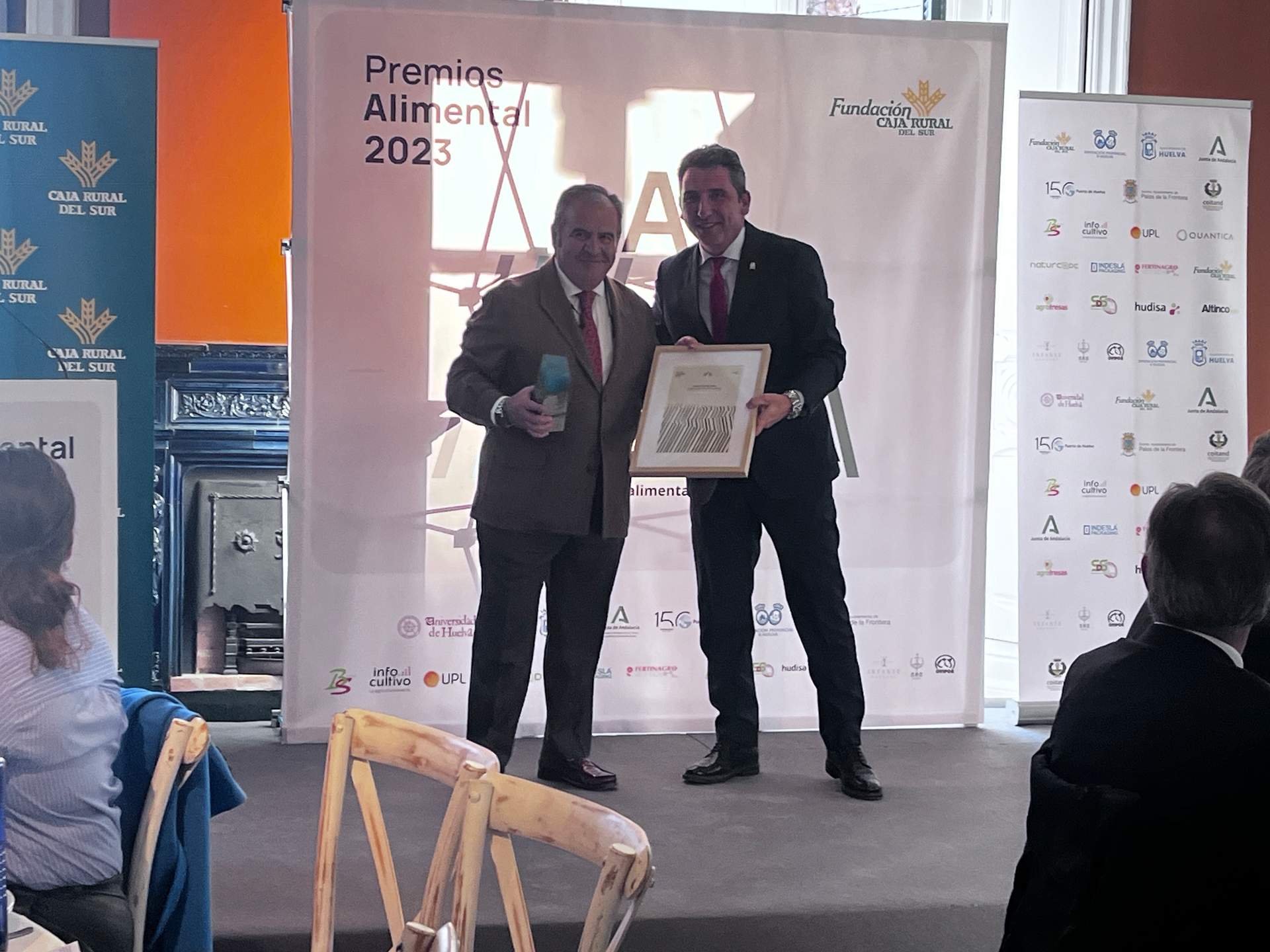 Entrega del reconocimiento a Campo Baldío