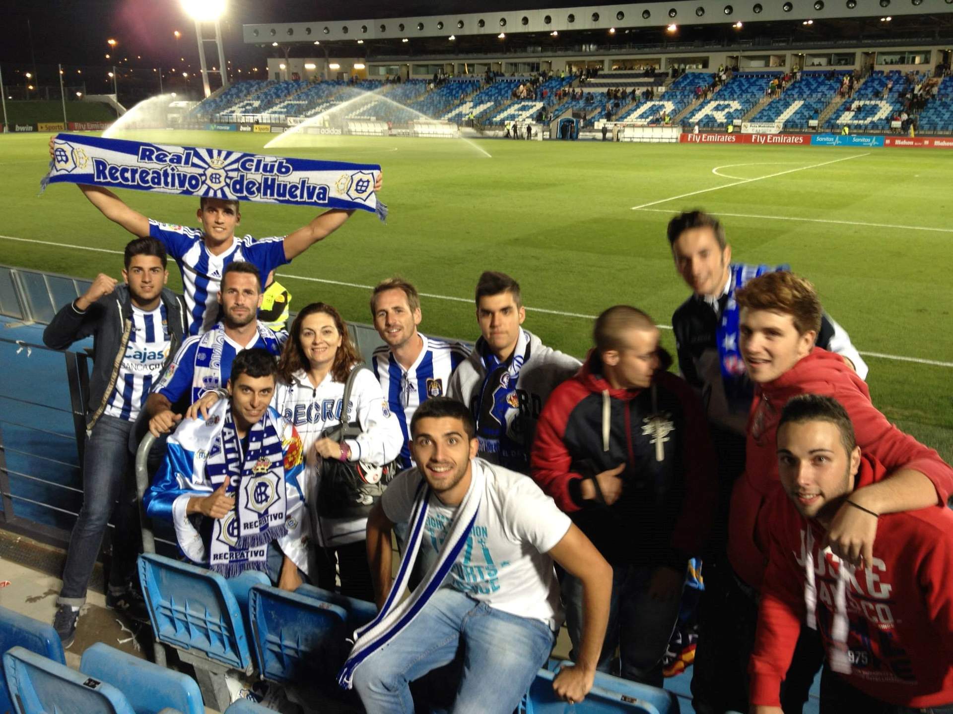 En la Ciudad Deportiva del Real Madrid animando al Recre
