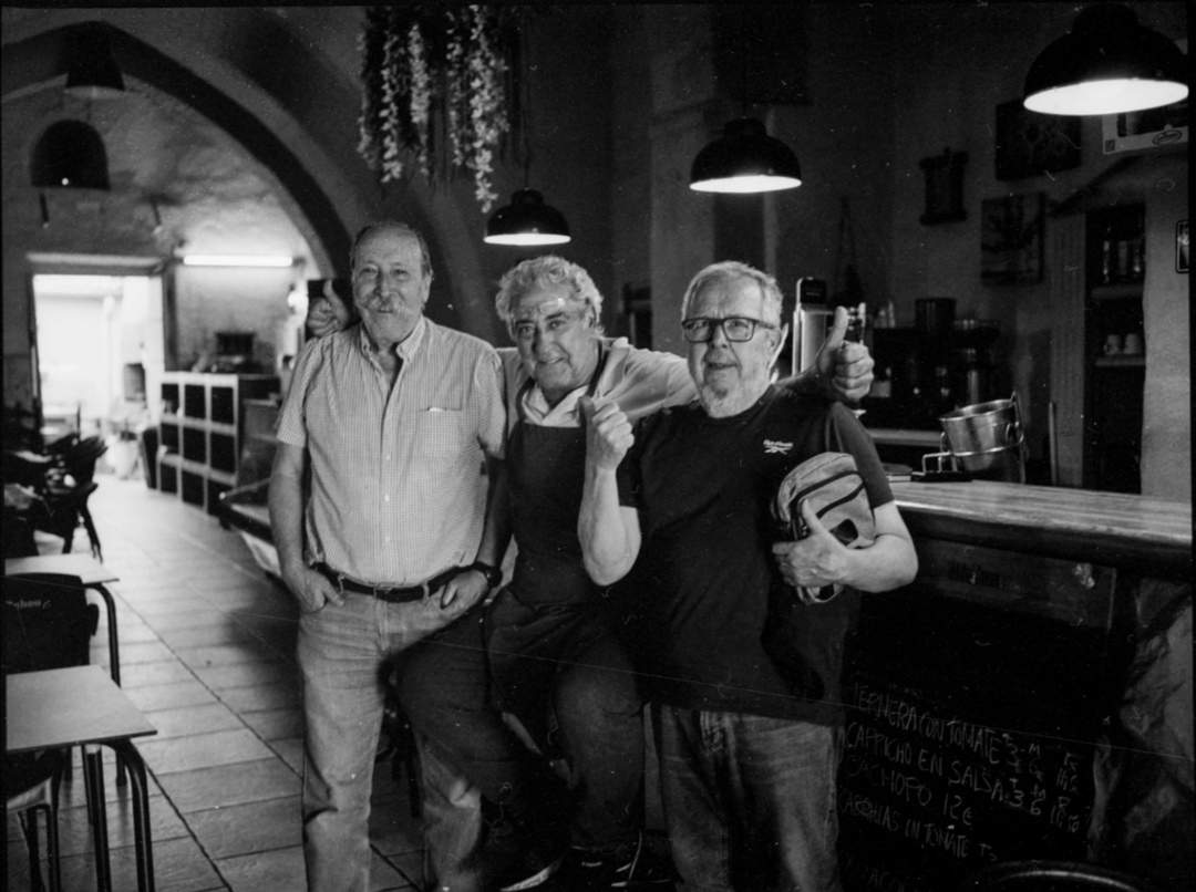 Con sus amigos en Gibraleón