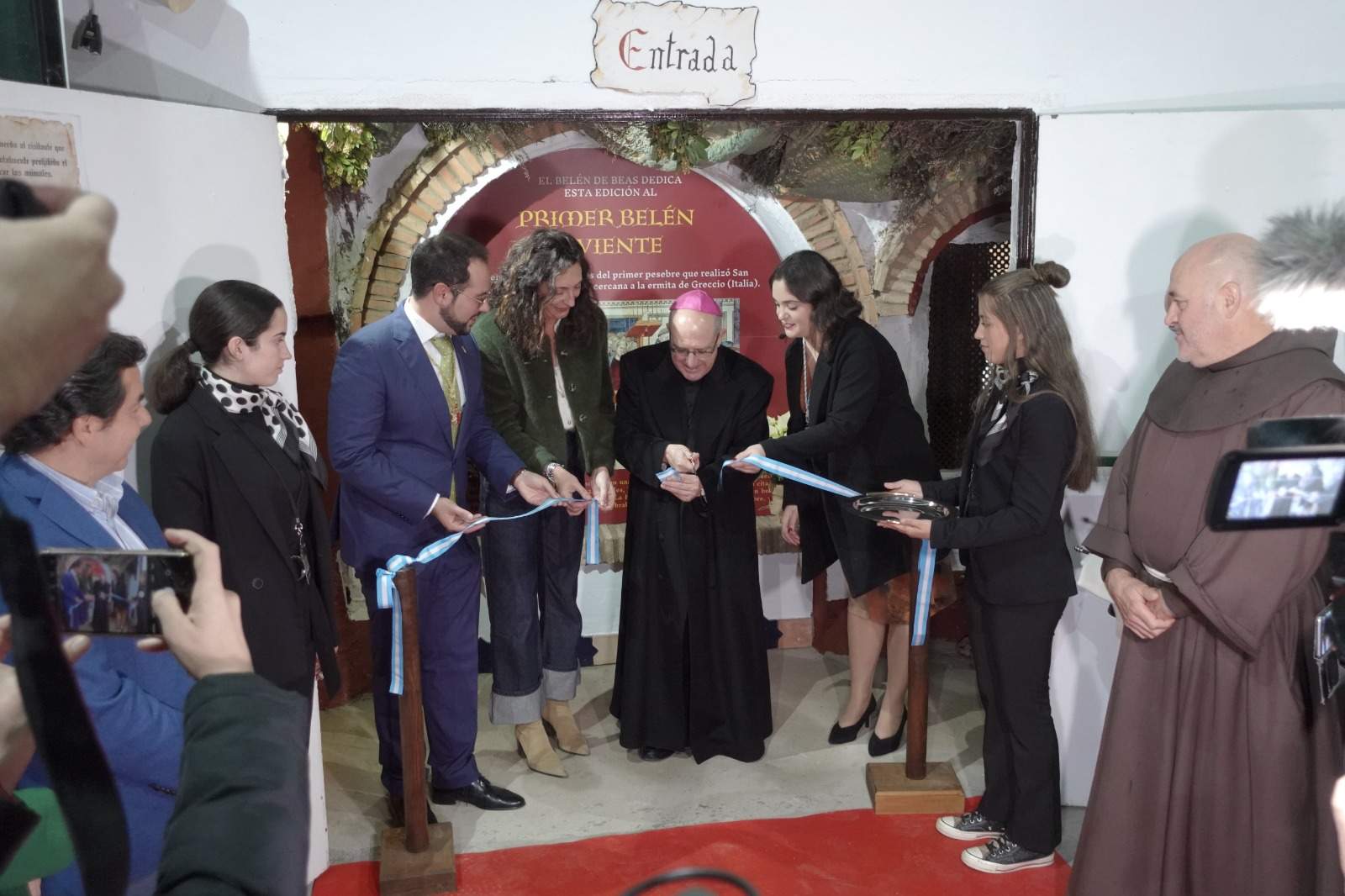 El obispo de Huelva inaugura el Belén