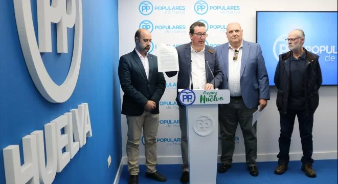 Rueda de prensa de Manuel Andrés González (PP) con los cooperativistas