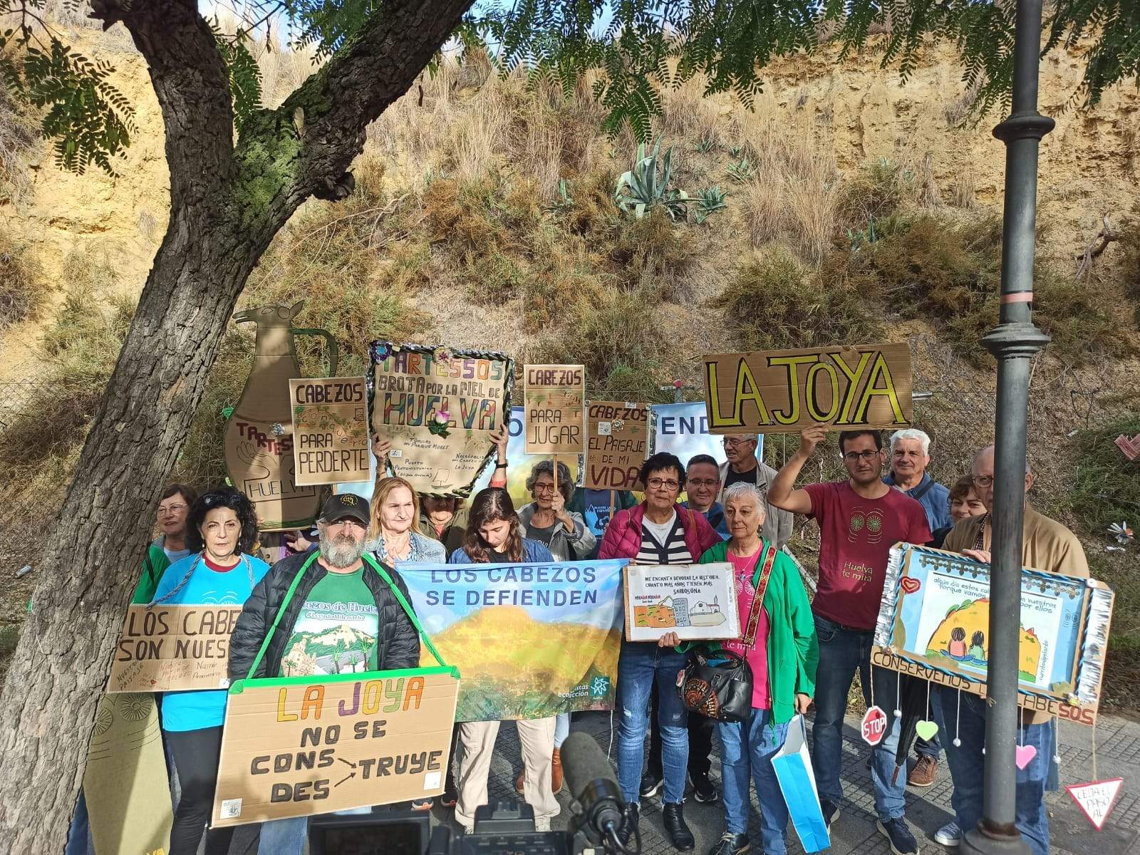 Protesta ciudadana contra las construcciones que dañarían la Necrópolis